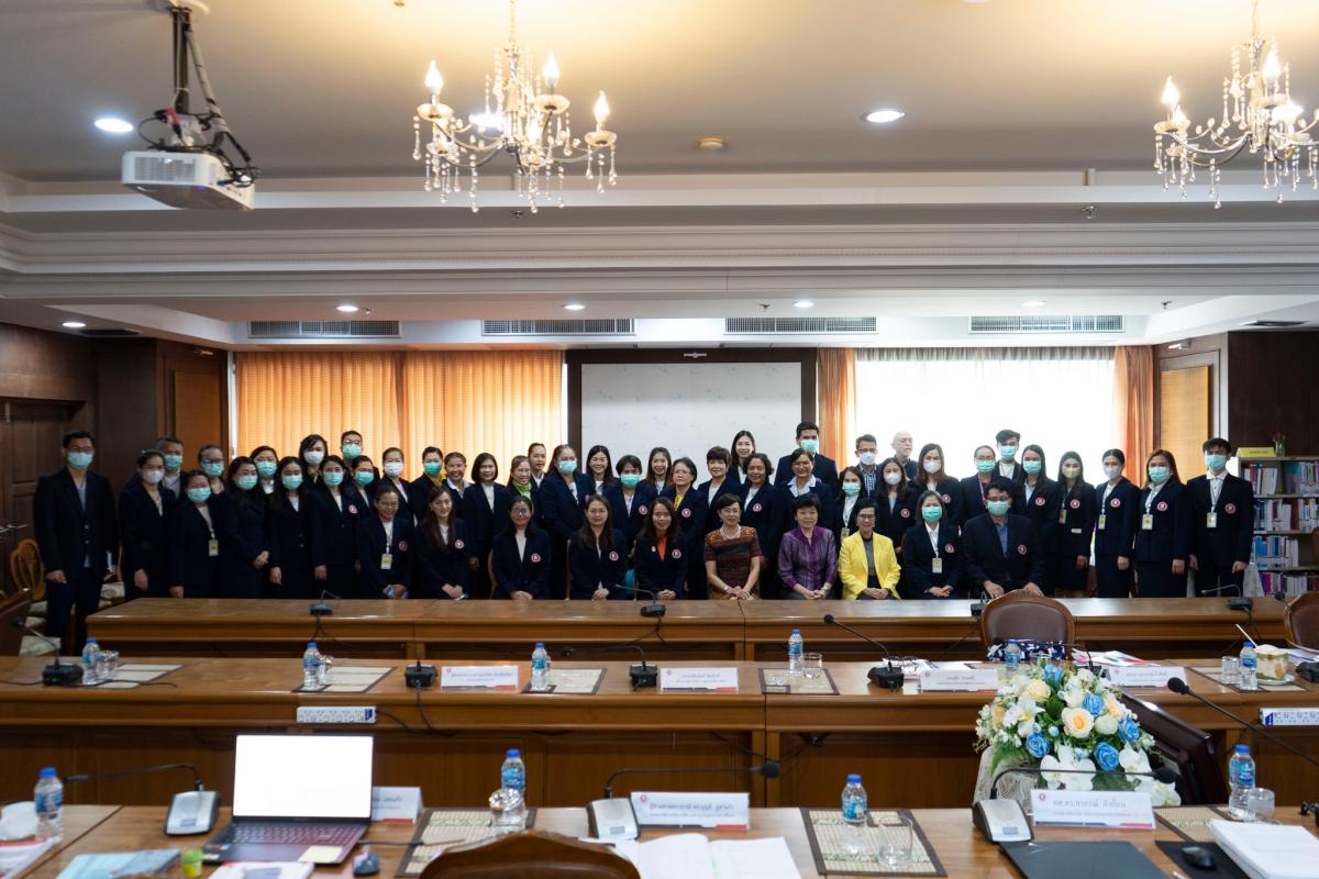 คณะกรรมการผู้ทรงคุณวุฒิจากสภาการพยาบาล ในการตรวจเยี่ยมเพื่อประเมินสถาบันการศึกษา วิชาการพยาบาลและการผดุงครรภ์